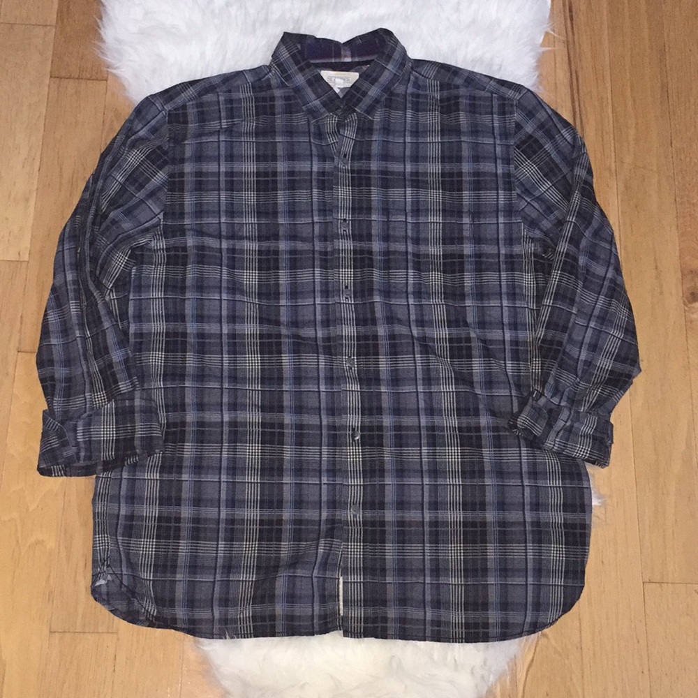 Men’s casual button front shirt size Large